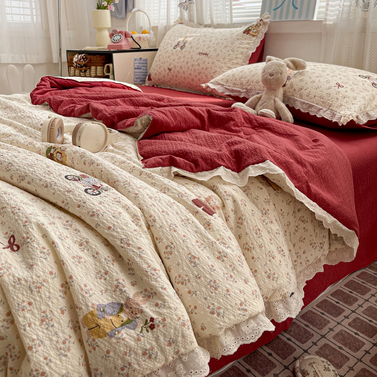 91家纺网 家纺一手货源 找家纺 优承佳生活馆 2026新款超柔高克重泡芙纱蝴蝶结全棉花边夏被套件单夏被 花屿兔