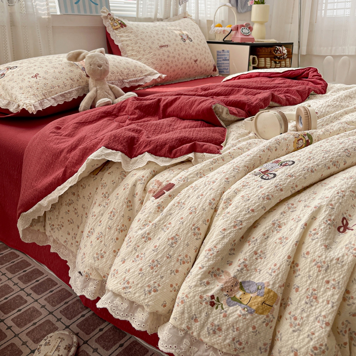 91家纺网 家纺一手货源 找家纺 优承佳生活馆 2026新款超柔高克重泡芙纱蝴蝶结全棉花边夏被套件单夏被 花屿兔