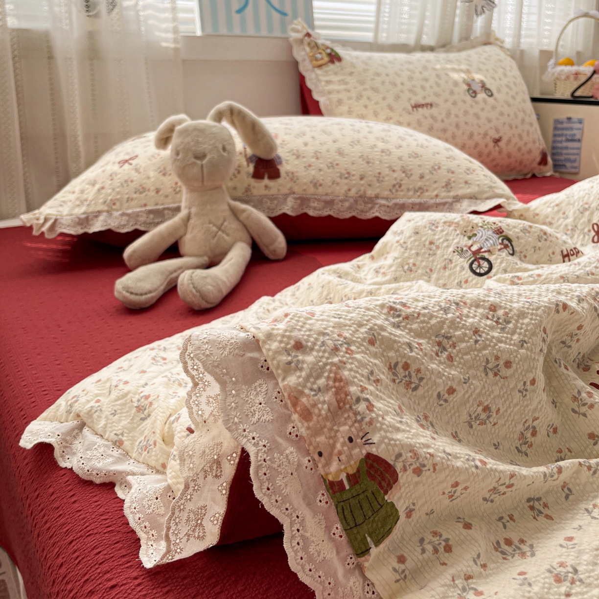 91家纺网 家纺一手货源 找家纺 优承佳生活馆 2026新款超柔高克重泡芙纱蝴蝶结全棉花边夏被套件单夏被 花屿兔