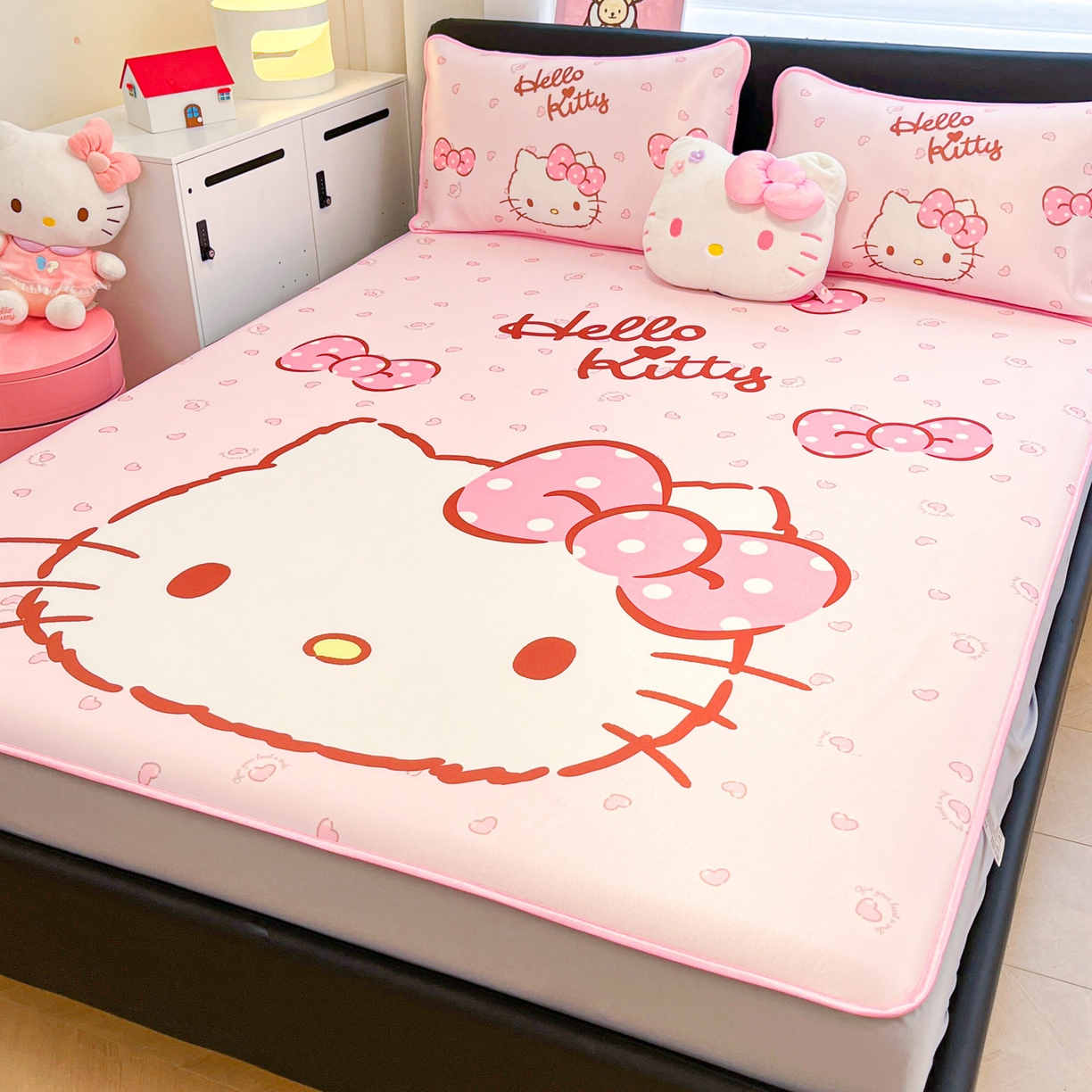 91家纺网 家纺一手货源 找家纺 暮思家居 2026新款正版授权A类大版数码印花三丽鸥1200D冰丝凉席可组合仿锦氨夏被 床笠款-蝴蝶结KT