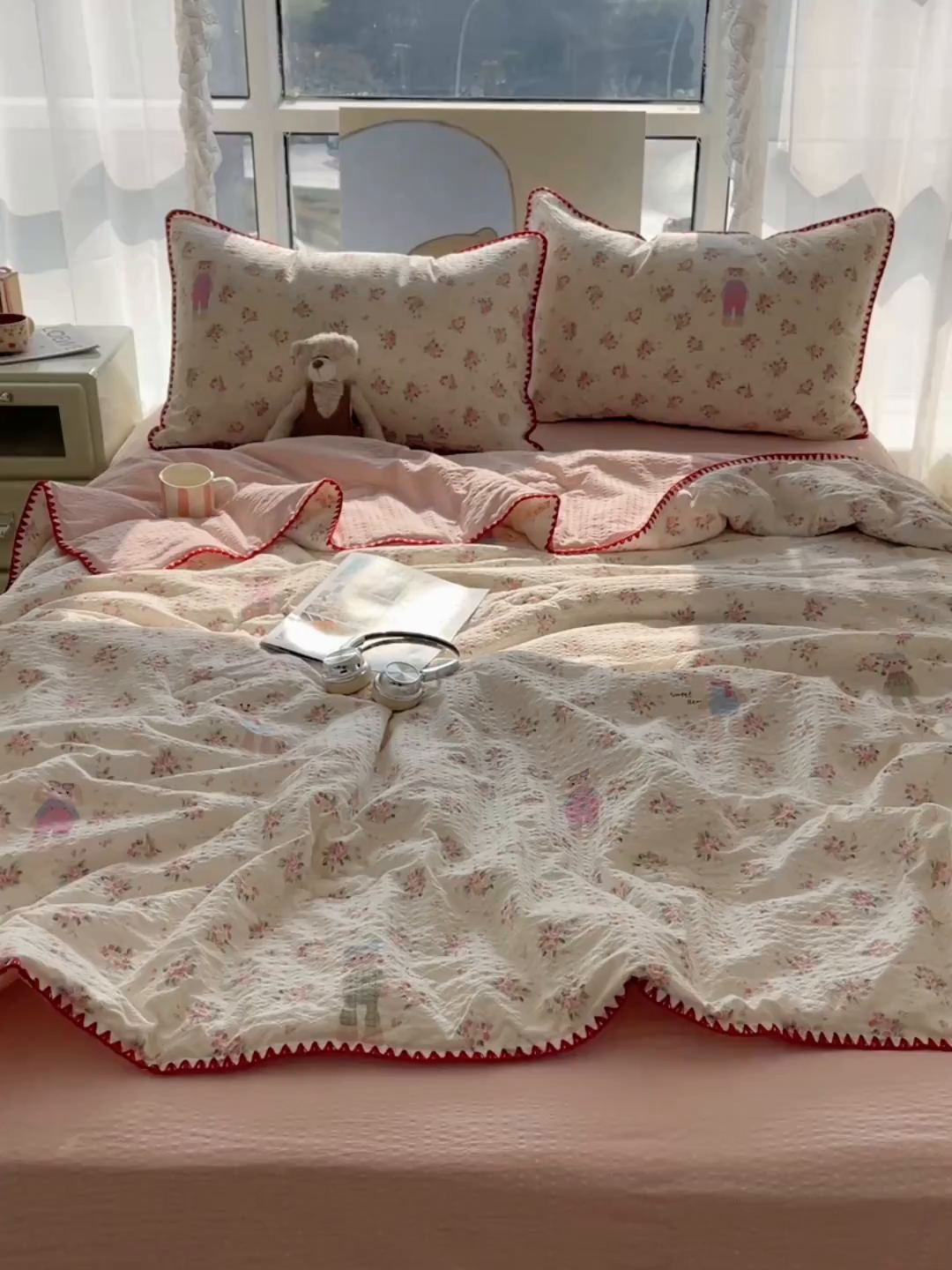 91家纺网 家纺一手货源 找家纺 贝扬思家纺 2026新款泡芙纱贝壳边夏被套件-欧包系列（今天也只做被快乐包裹的小朋友） 欧包-甜卷兔兔