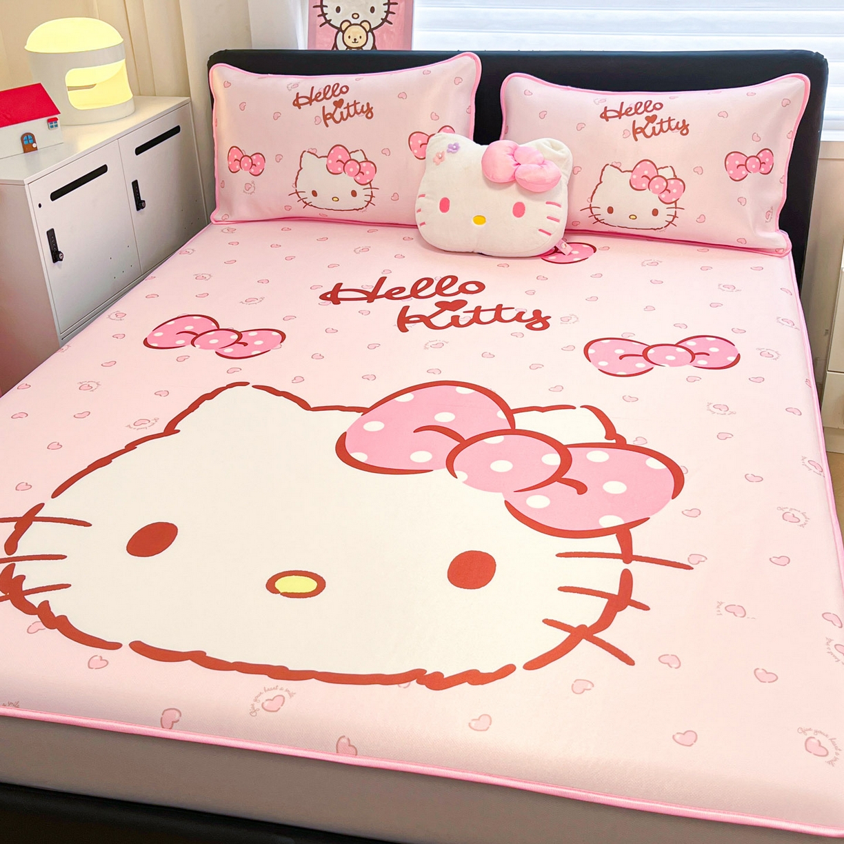 91家纺网 家纺一手货源 找家纺 暮思家居 2026新款正版授权A类大版数码印花三丽鸥1200D冰丝凉席可组合仿锦氨夏被 床笠款-蝴蝶结KT