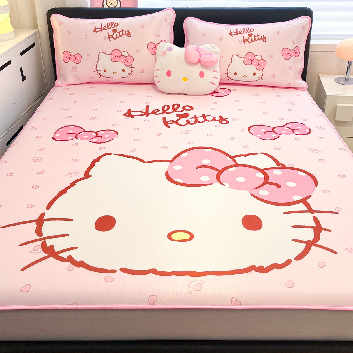 91家纺网 家纺一手货源 找家纺 暮思家居 2026新款正版授权A类大版数码印花三丽鸥1200D冰丝凉席可组合仿锦氨夏被 床笠款-蝴蝶结KT