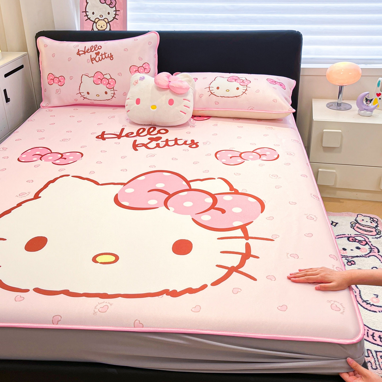 91家纺网 家纺一手货源 找家纺 暮思家居 2026新款正版授权A类大版数码印花三丽鸥1200D冰丝凉席可组合仿锦氨夏被 床笠款-蝴蝶结KT