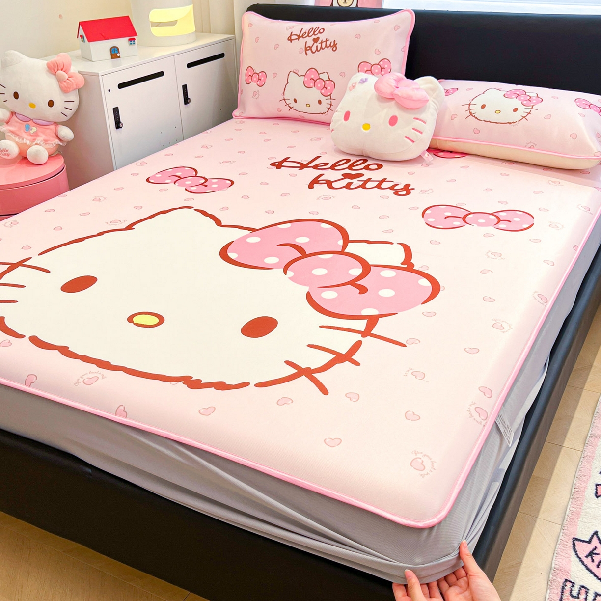 91家纺网 家纺一手货源 找家纺 暮思家居 2026新款正版授权A类大版数码印花三丽鸥1200D冰丝凉席可组合仿锦氨夏被 床笠款-蝴蝶结KT