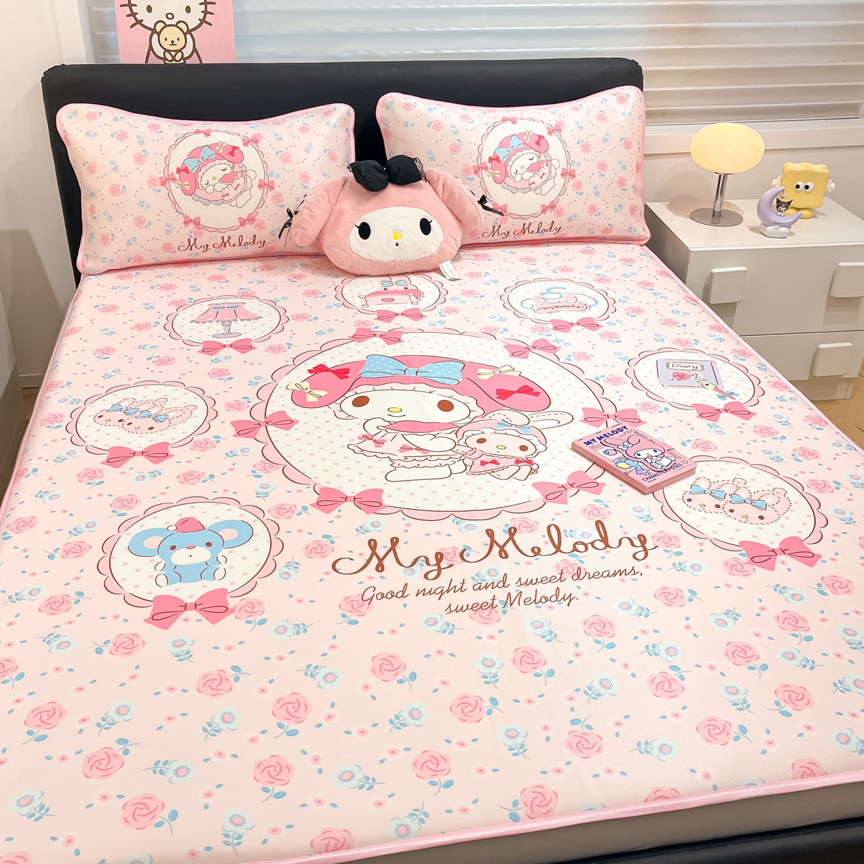 91家纺网 家纺一手货源 找家纺 暮思家居 2026新款正版授权A类大版数码印花三丽鸥1200D冰丝凉席可组合仿锦氨夏被 床笠款-花园美乐蒂