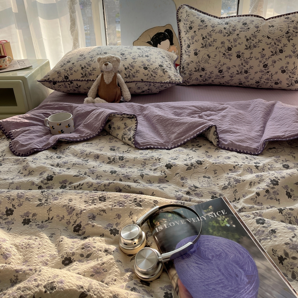 91家纺网 家纺一手货源 找家纺 贝扬思家纺 2026新款泡芙纱贝壳边夏被套件-欧包系列（今天也只做被快乐包裹的小朋友） 欧包-小猫秘境紫