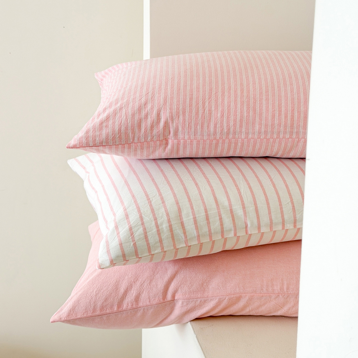 91家纺网 家纺一手货源 找家纺 玖弘家居 2026新款亲肤水洗棉四件套-糖果条(枕套默认混搭) 蜜桃粉条混搭