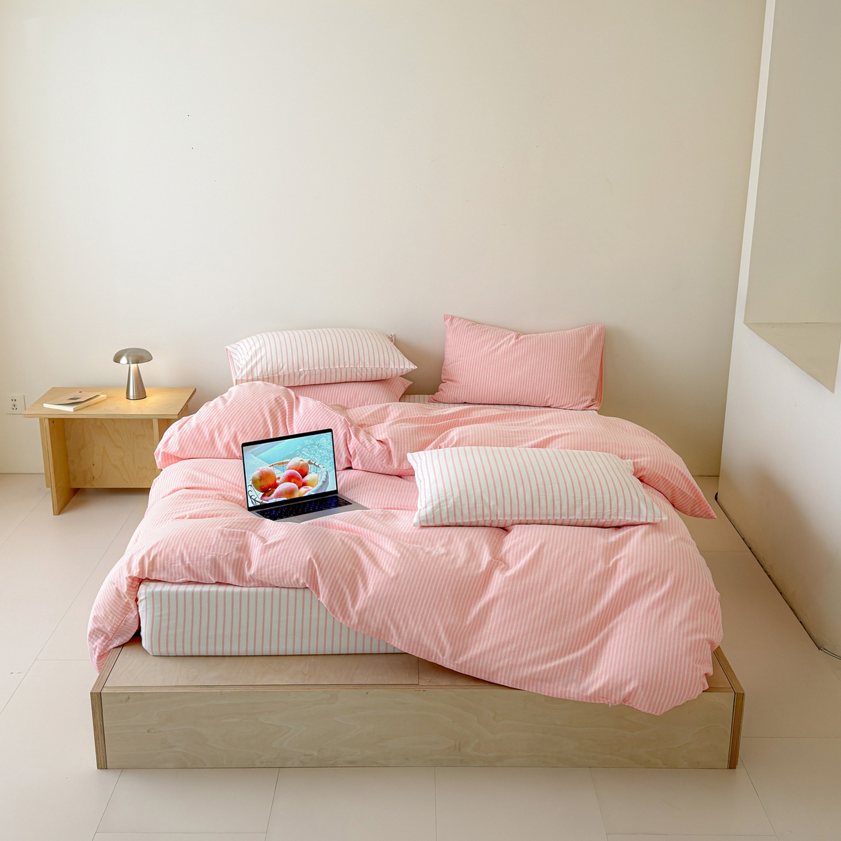 91家纺网 家纺一手货源 找家纺 玖弘家居 2026新款亲肤水洗棉四件套-糖果条(枕套默认混搭) 蜜桃粉条混搭