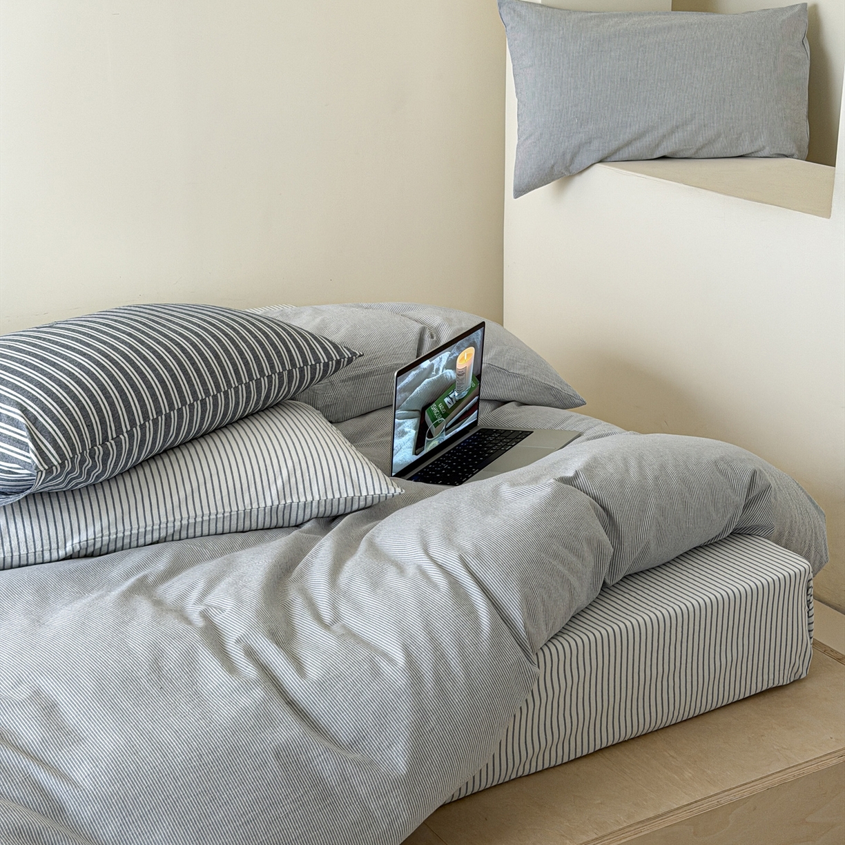 91家纺网 家纺一手货源 找家纺 玖弘家居 2026新款亲肤水洗棉四件套-糖果条(枕套默认混搭) 兰密条混搭