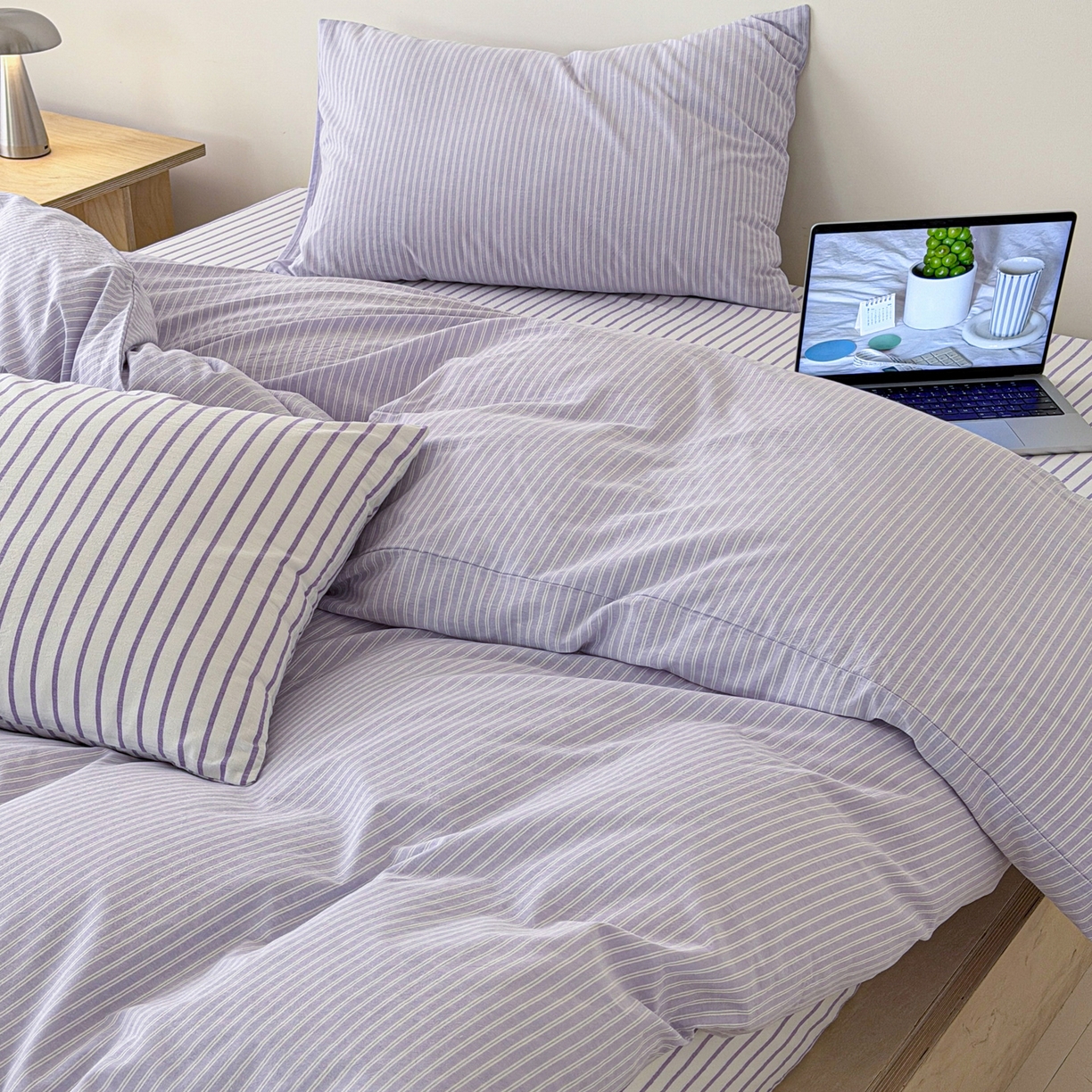 91家纺网 家纺一手货源 找家纺 玖弘家居 2026新款亲肤水洗棉四件套-糖果条(枕套默认混搭) 柔光紫条混搭