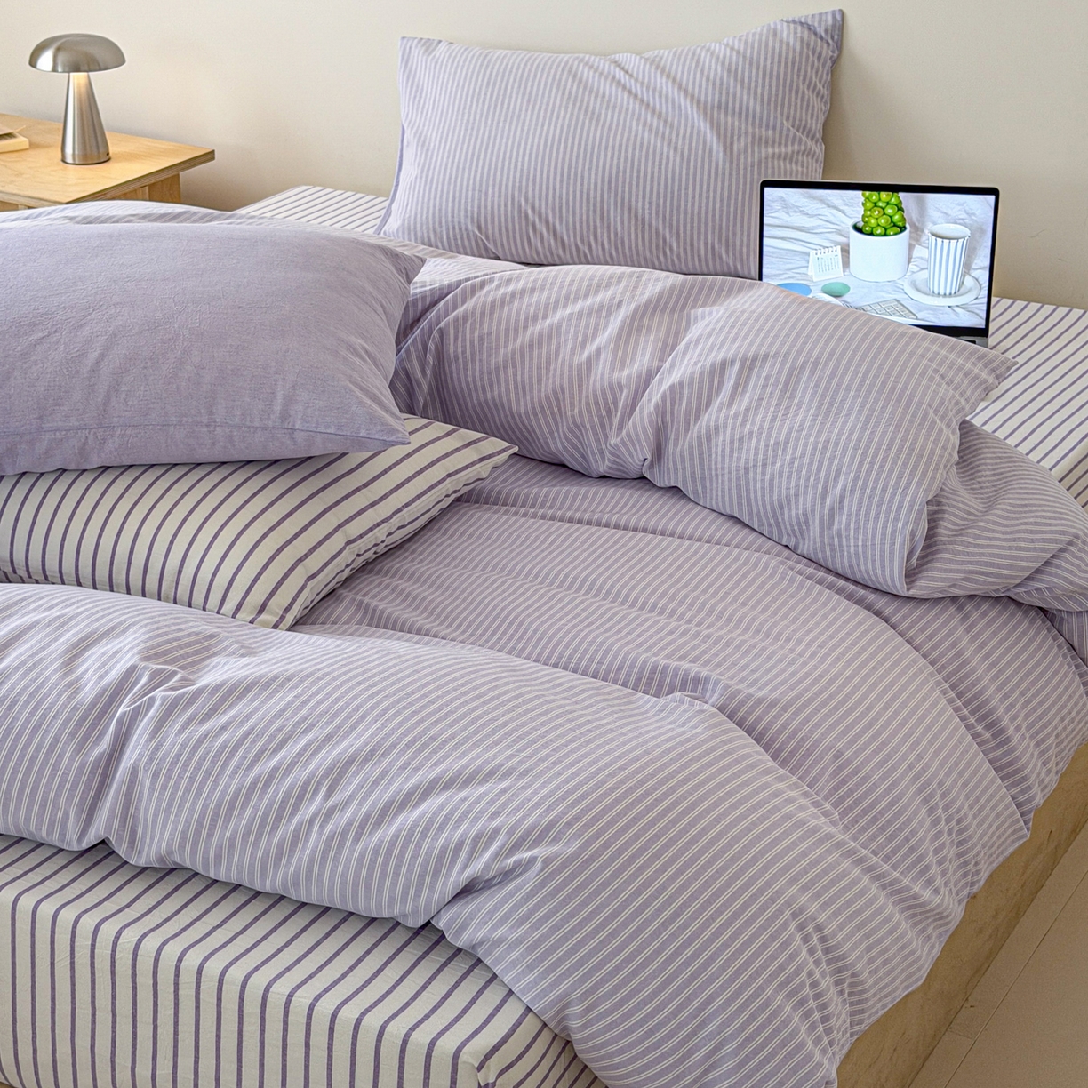 91家纺网 家纺一手货源 找家纺 玖弘家居 2026新款亲肤水洗棉四件套-糖果条(枕套默认混搭) 柔光紫条混搭