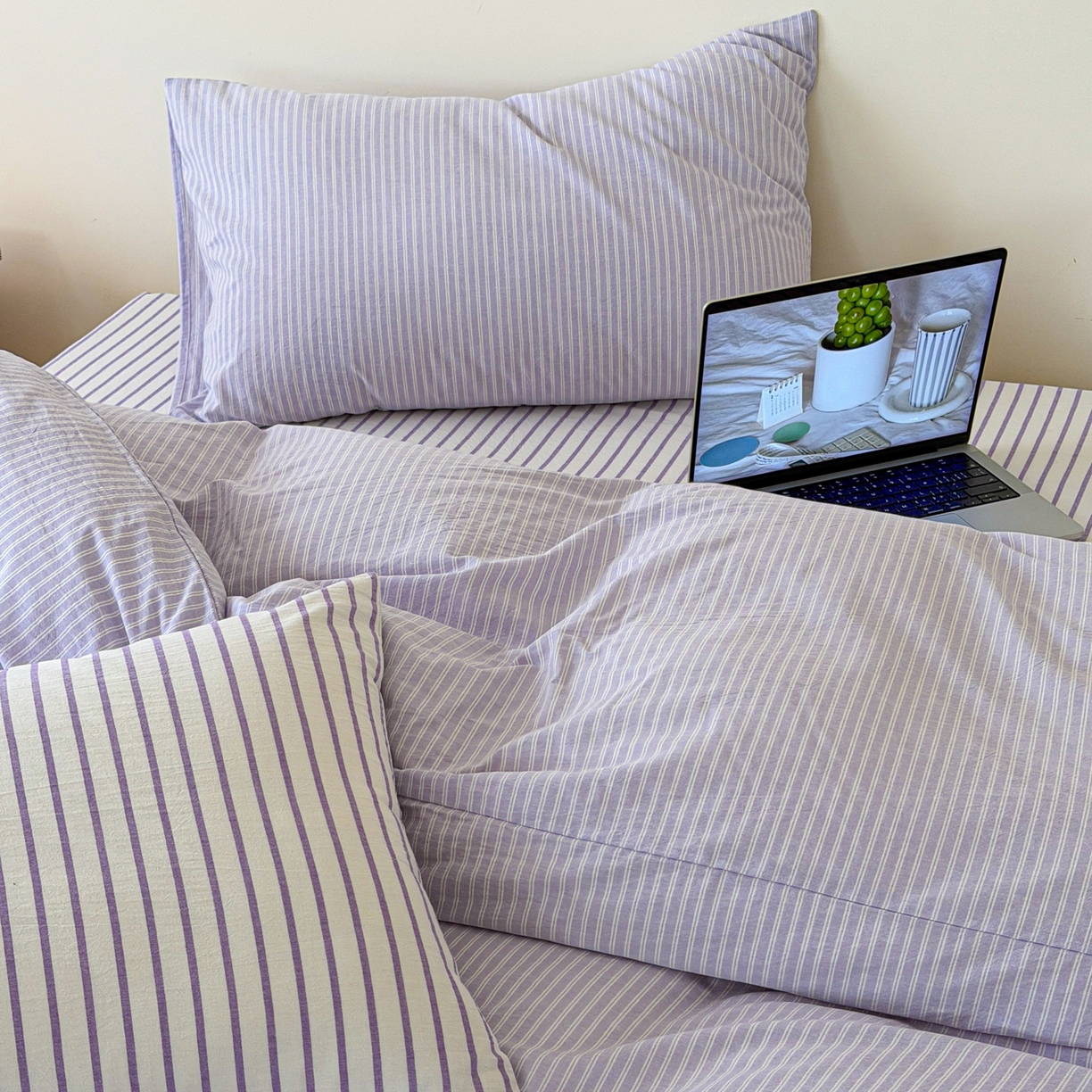 91家纺网 家纺一手货源 找家纺 玖弘家居 2026新款亲肤水洗棉四件套-糖果条(枕套默认混搭) 柔光紫条混搭