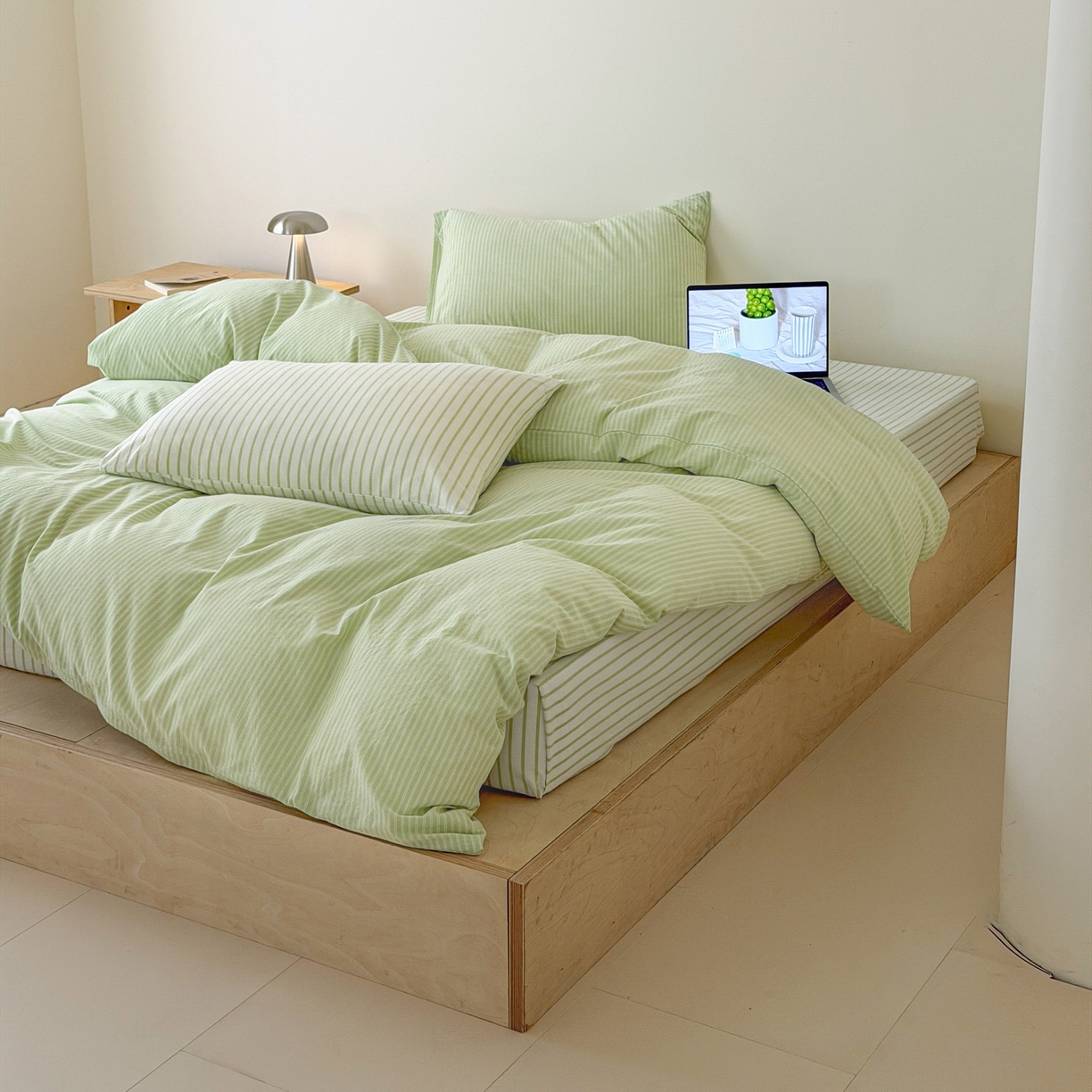 91家纺网 家纺一手货源 找家纺 玖弘家居 2026新款亲肤水洗棉四件套-糖果条(枕套默认混搭) 苹果绿条混搭