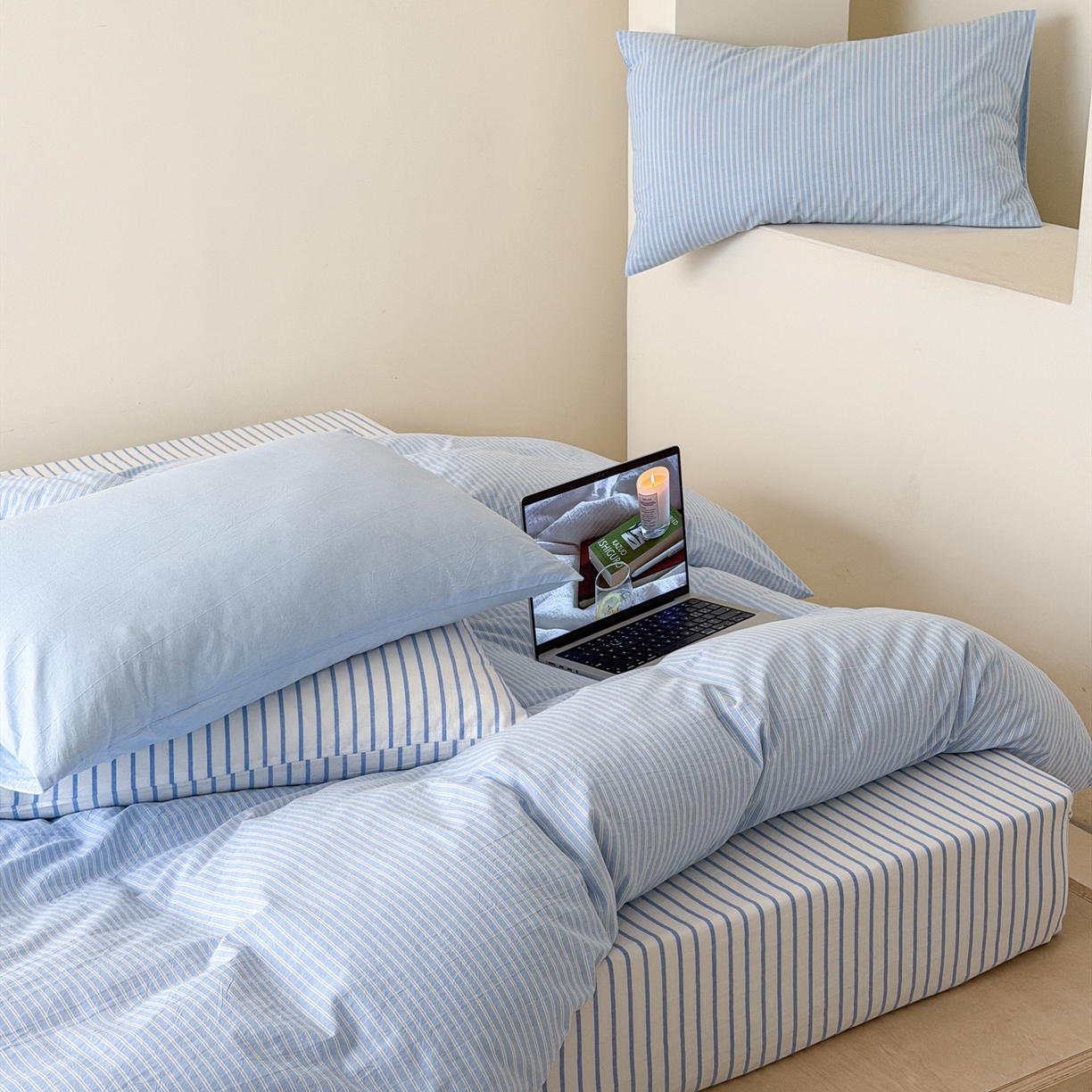 91家纺网 家纺一手货源 找家纺 玖弘家居 2026新款亲肤水洗棉四件套-糖果条(枕套默认混搭) 清新蓝条混搭