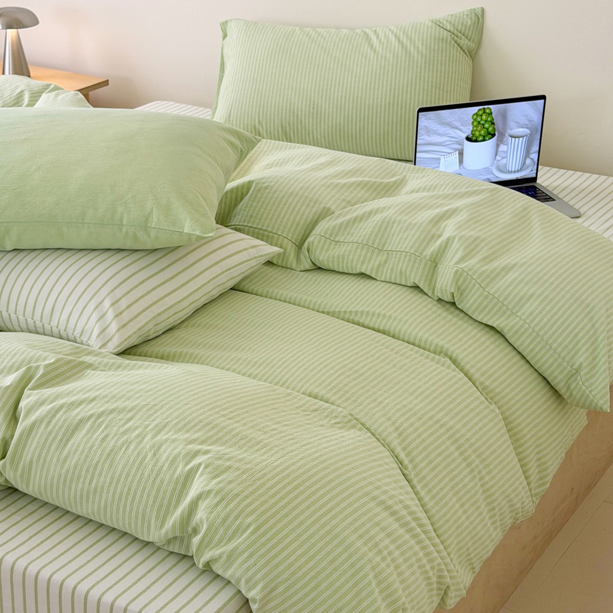 91家纺网 家纺一手货源 找家纺 玖弘家居 2026新款亲肤水洗棉四件套-糖果条(枕套默认混搭) 苹果绿条混搭