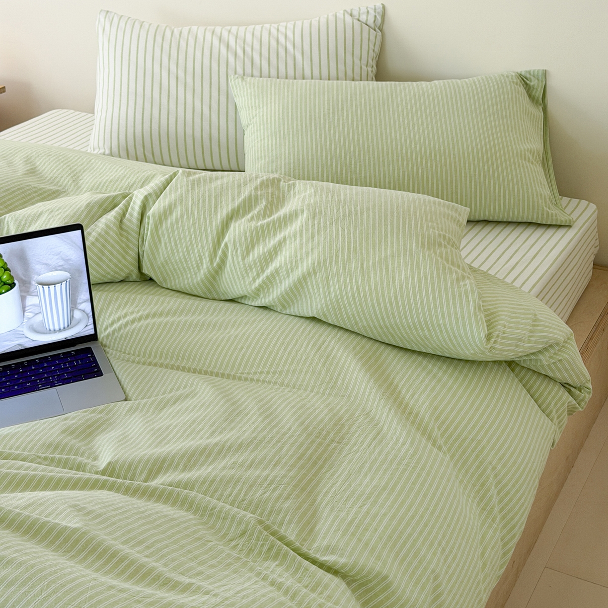 91家纺网 家纺一手货源 找家纺 玖弘家居 2026新款亲肤水洗棉四件套-糖果条(枕套默认混搭) 苹果绿条混搭