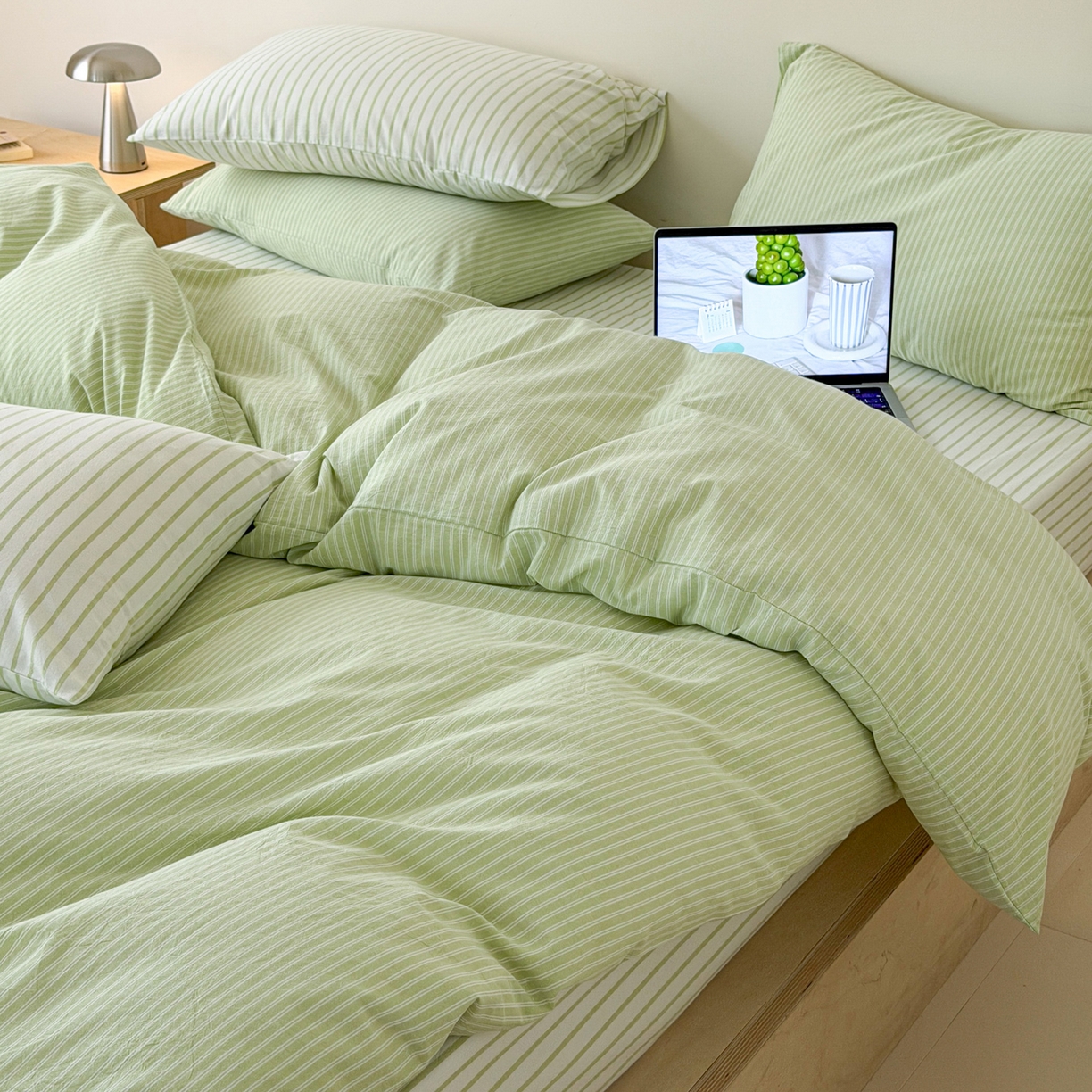 91家纺网 家纺一手货源 找家纺 玖弘家居 2026新款亲肤水洗棉四件套-糖果条(枕套默认混搭) 苹果绿条混搭