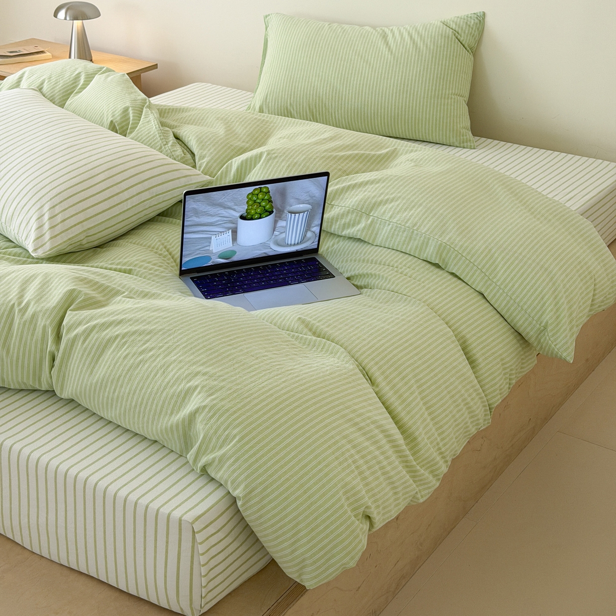 91家纺网 家纺一手货源 找家纺 玖弘家居 2026新款亲肤水洗棉四件套-糖果条(枕套默认混搭) 苹果绿条混搭