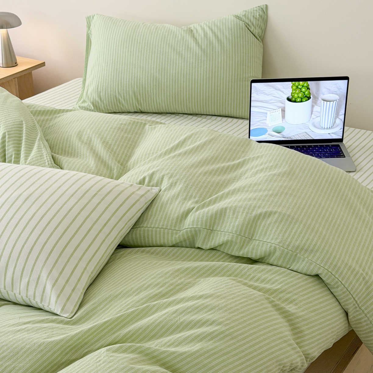 91家纺网 家纺一手货源 找家纺 玖弘家居 2026新款亲肤水洗棉四件套-糖果条(枕套默认混搭) 苹果绿条混搭