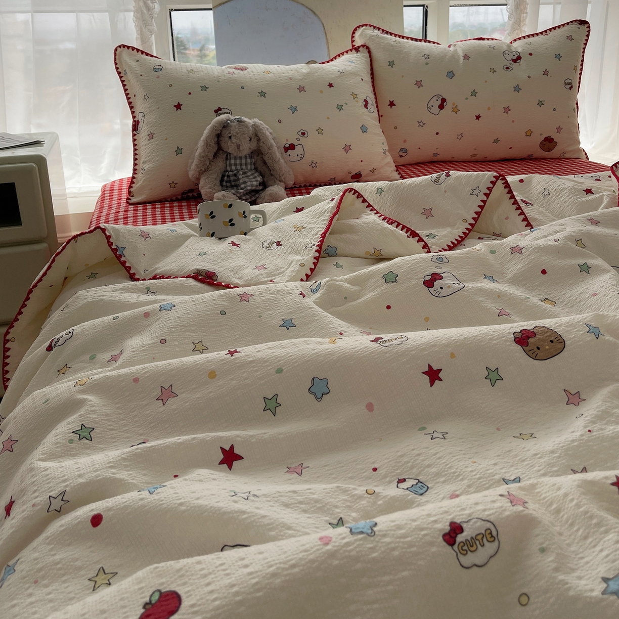 91家纺网 家纺一手货源 找家纺 贝扬思家纺 2026新款泡芙纱贝壳边夏被套件-欧包系列（今天也只做被快乐包裹的小朋友） 欧包-星芒凯蒂