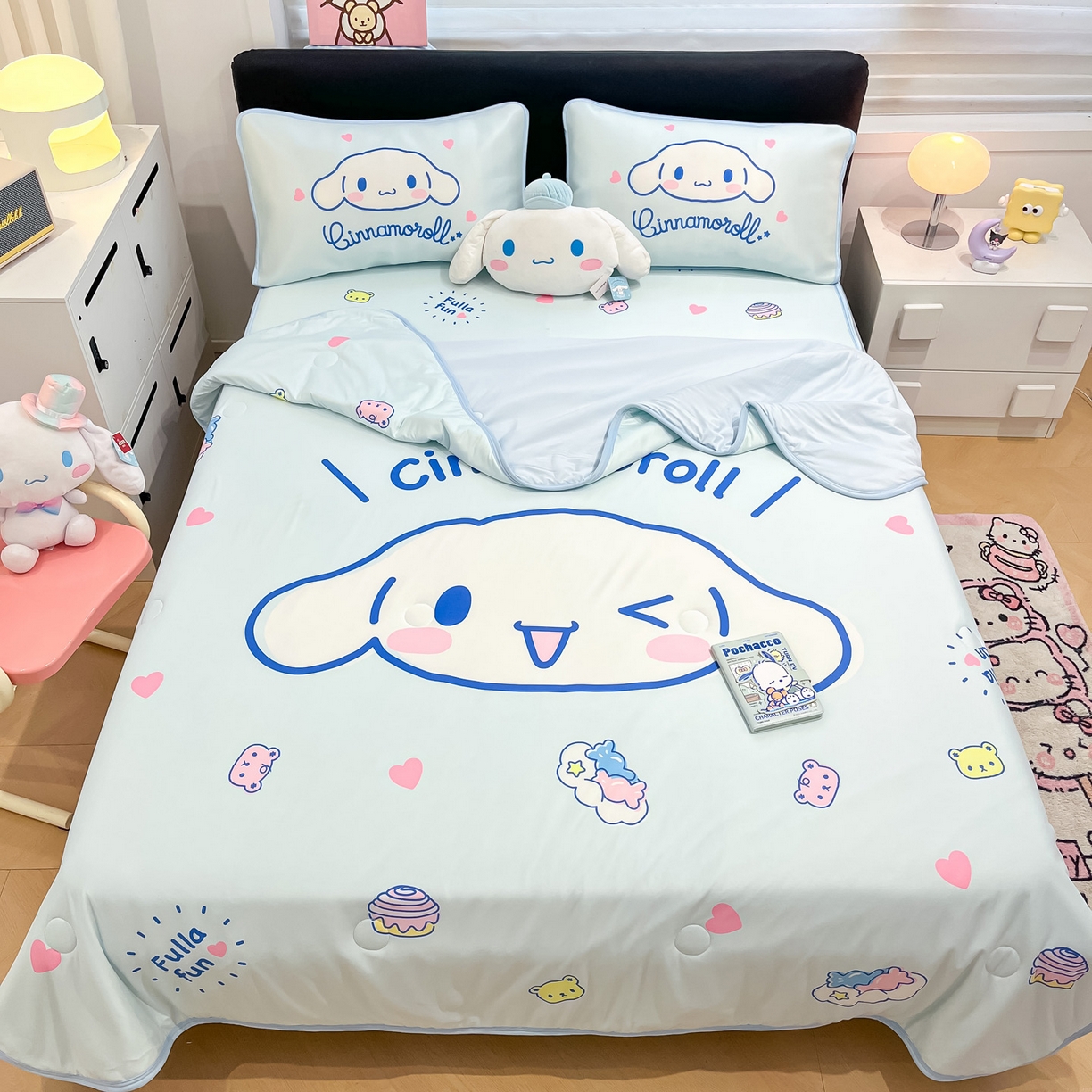 91家纺网 家纺一手货源 找家纺 暮思家居 2026新款正版授权A类大版数码印花三丽鸥1200D冰丝凉席可组合仿锦氨夏被 床笠款-开心玉桂狗