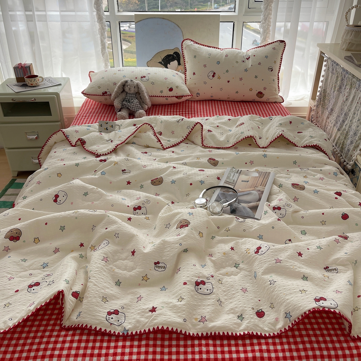 91家纺网 家纺一手货源 找家纺 贝扬思家纺 2026新款泡芙纱贝壳边夏被套件-欧包系列（今天也只做被快乐包裹的小朋友） 欧包-星芒凯蒂