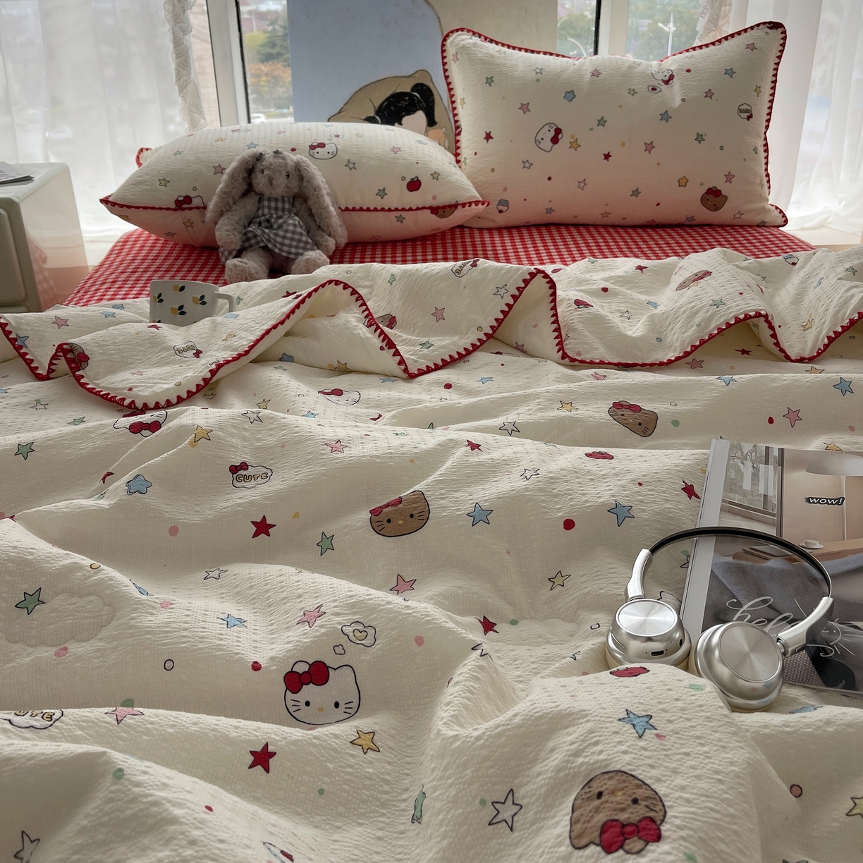 91家纺网 家纺一手货源 找家纺 贝扬思家纺 2026新款泡芙纱贝壳边夏被套件-欧包系列（今天也只做被快乐包裹的小朋友） 欧包-星芒凯蒂