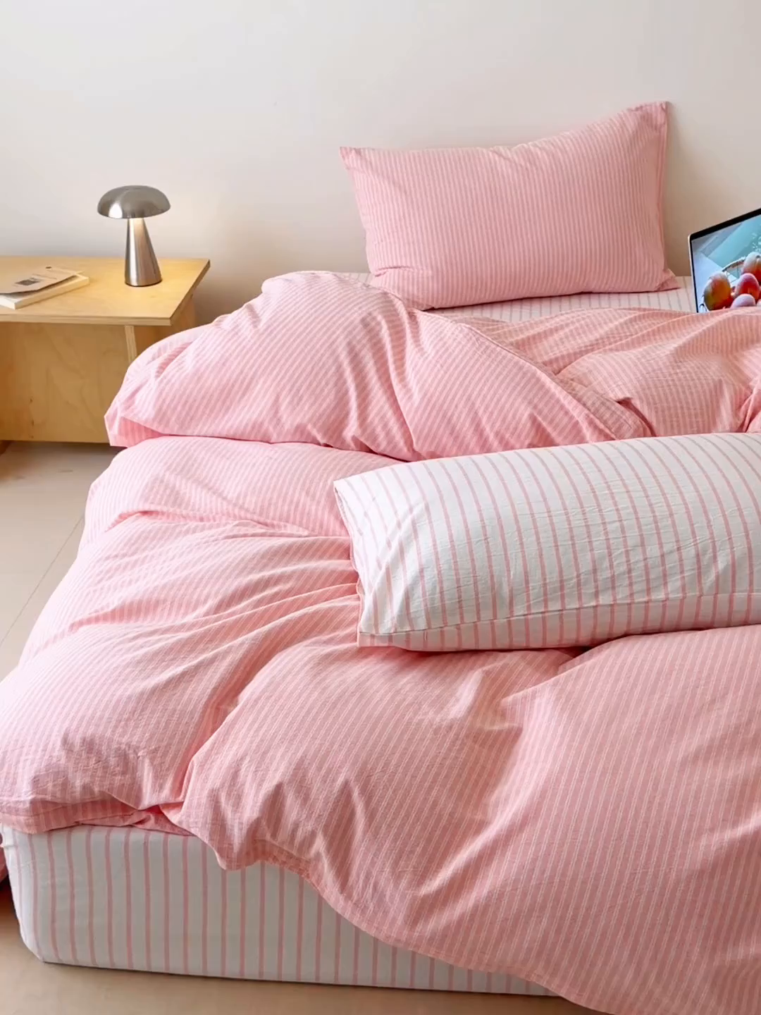 91家纺网 家纺一手货源 找家纺 玖弘家居 2026新款亲肤水洗棉四件套-糖果条(枕套默认混搭) 蜜桃粉条混搭