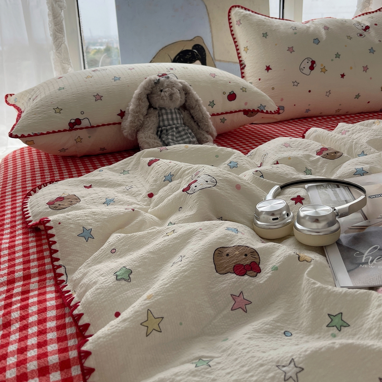 91家纺网 家纺一手货源 找家纺 贝扬思家纺 2026新款泡芙纱贝壳边夏被套件-欧包系列（今天也只做被快乐包裹的小朋友） 欧包-星芒凯蒂