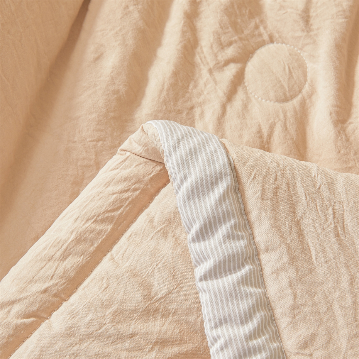 91家纺网 家纺一手货源 找家纺 易博家纺 2026新款100%新疆棉花被夏被无印夏凉被空调被薄被被芯被子可水洗可机洗 新疆棉花-浅咖