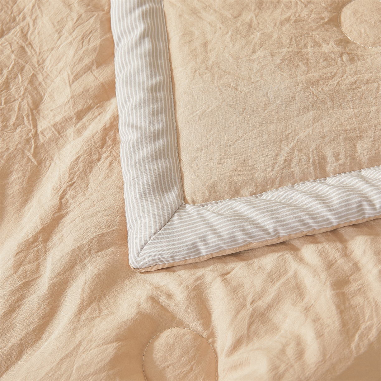 91家纺网 家纺一手货源 找家纺 易博家纺 2026新款100%新疆棉花被夏被无印夏凉被空调被薄被被芯被子可水洗可机洗 新疆棉花-浅咖