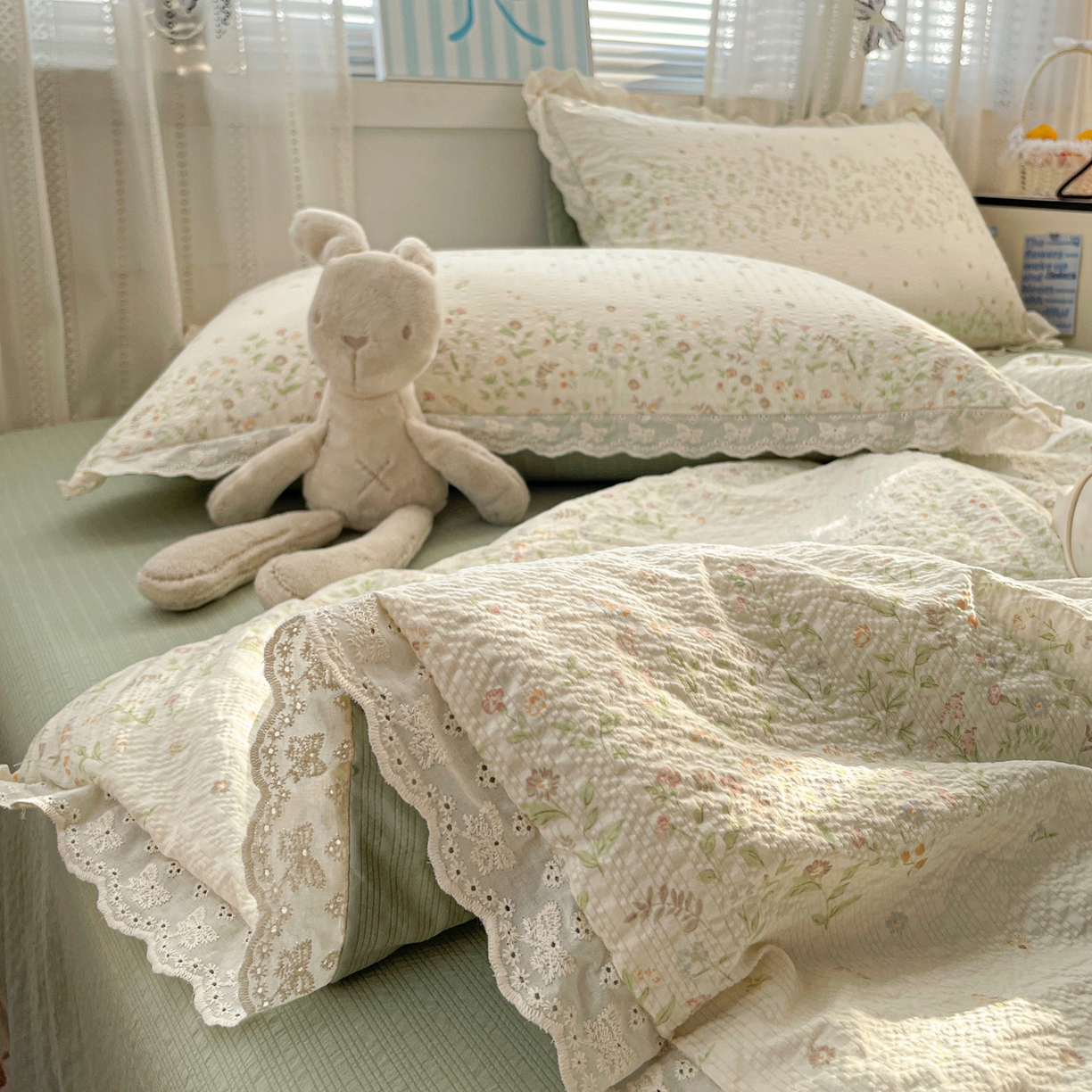 91家纺网 家纺一手货源 找家纺 优承佳生活馆 2026新款超柔高克重泡芙纱蝴蝶结全棉花边夏被套件单夏被 满满