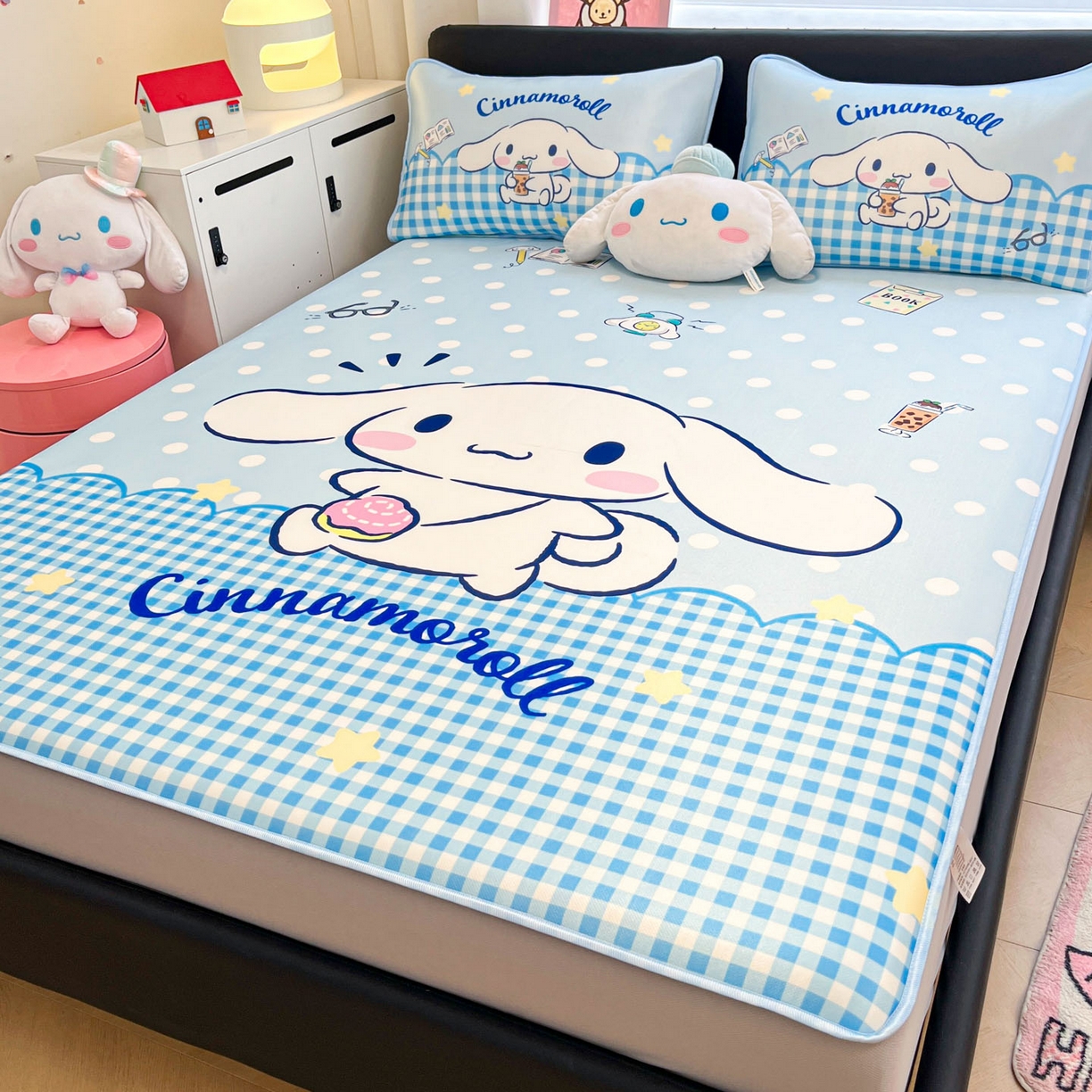 91家纺网 家纺一手货源 找家纺 暮思家居 2026新款正版授权A类大版数码印花三丽鸥1200D冰丝凉席可组合仿锦氨夏被 床笠款-快乐玉桂狗