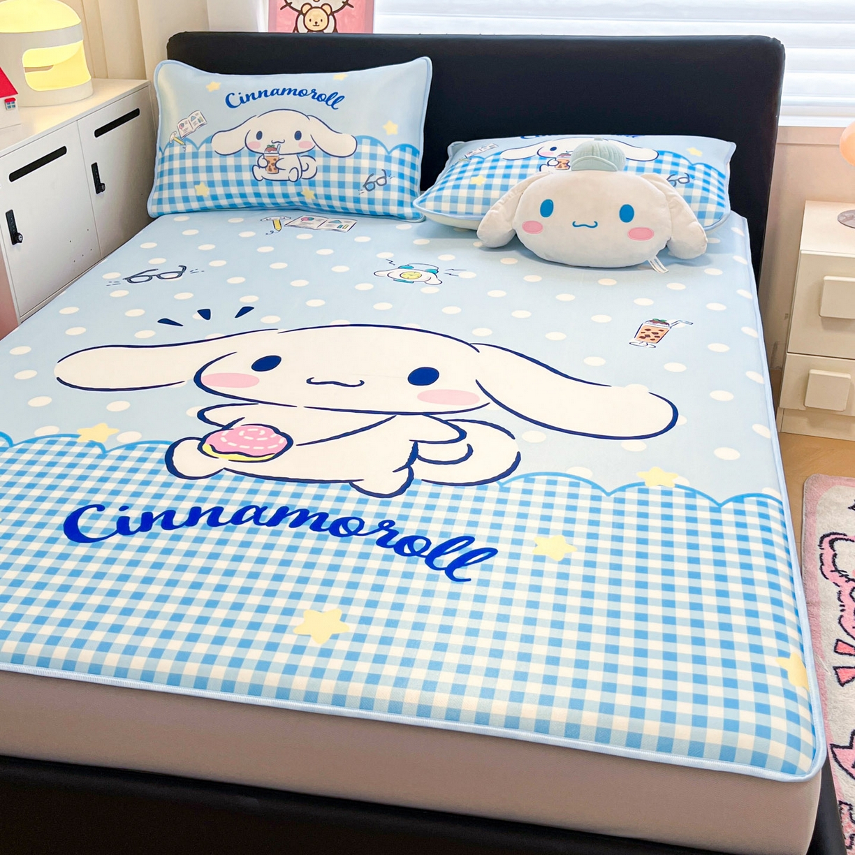 91家纺网 家纺一手货源 找家纺 暮思家居 2026新款正版授权A类大版数码印花三丽鸥1200D冰丝凉席可组合仿锦氨夏被 床笠款-快乐玉桂狗