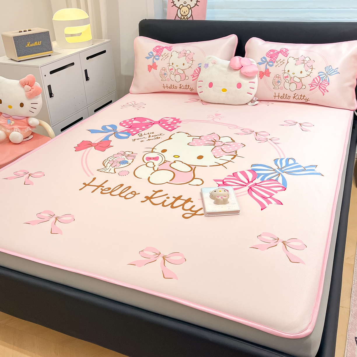 91家纺网 家纺一手货源 找家纺 暮思家居 2026新款正版授权A类大版数码印花三丽鸥1200D冰丝凉席可组合仿锦氨夏被 床笠款-美美KT