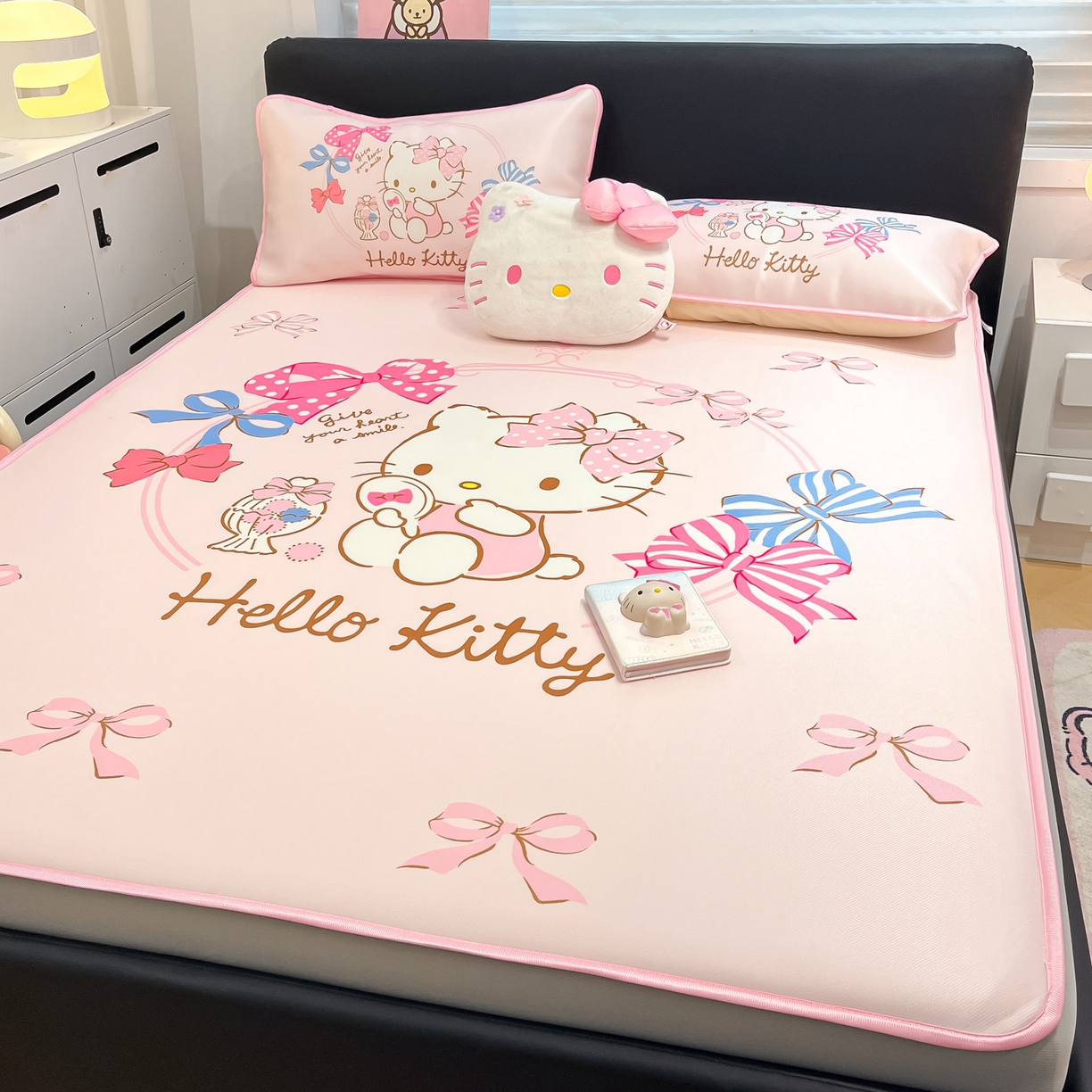 91家纺网 家纺一手货源 找家纺 暮思家居 2026新款正版授权A类大版数码印花三丽鸥1200D冰丝凉席可组合仿锦氨夏被 床笠款-美美KT