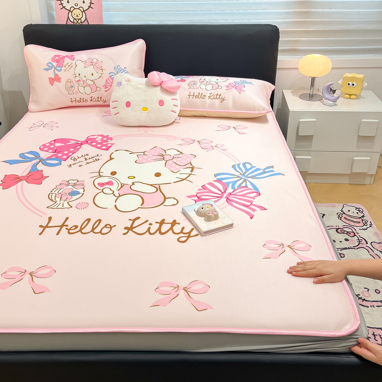 91家纺网 家纺一手货源 找家纺 暮思家居 2026新款正版授权A类大版数码印花三丽鸥1200D冰丝凉席可组合仿锦氨夏被 床笠款-美美KT