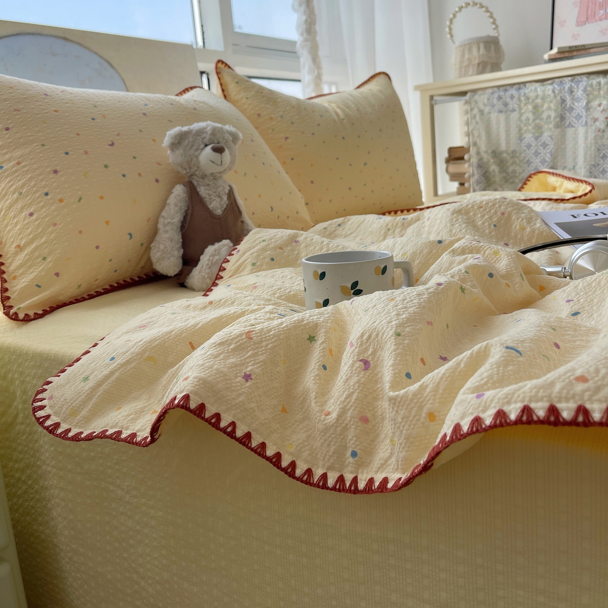 91家纺网 家纺一手货源 找家纺 贝扬思家纺 2026新款泡芙纱贝壳边夏被套件-欧包系列（今天也只做被快乐包裹的小朋友） 欧包-星月糖粒