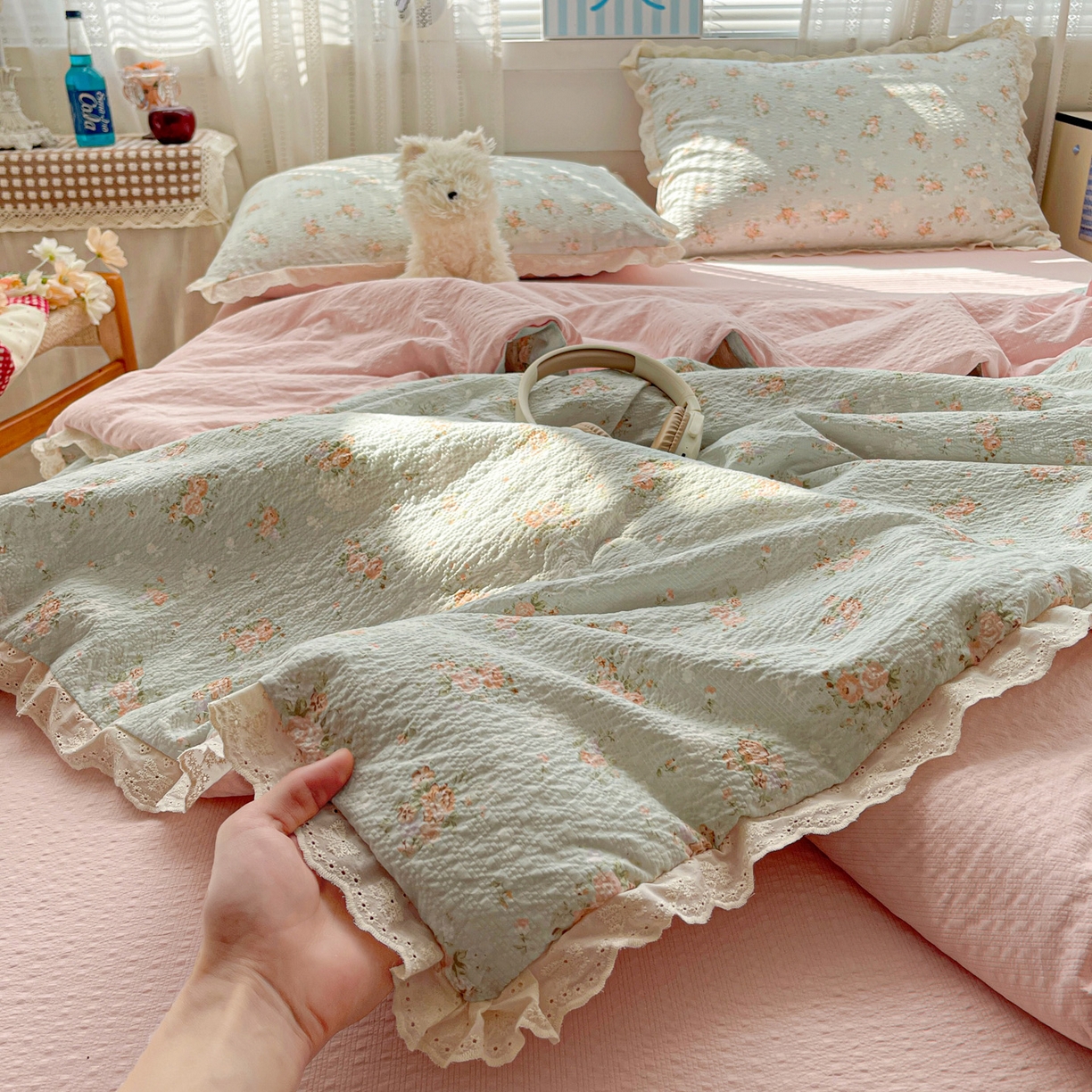 91家纺网 家纺一手货源 找家纺 优承佳生活馆 2026新款超柔高克重泡芙纱蝴蝶结全棉花边夏被套件单夏被 七里香