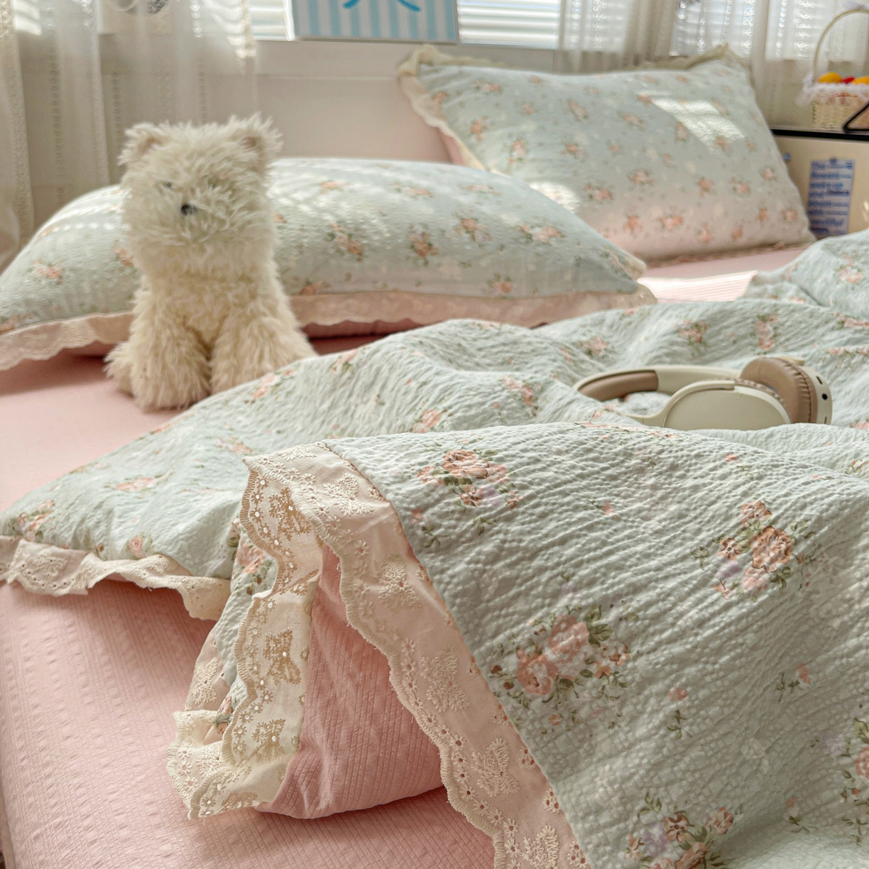 91家纺网 家纺一手货源 找家纺 优承佳生活馆 2026新款超柔高克重泡芙纱蝴蝶结全棉花边夏被套件单夏被 七里香