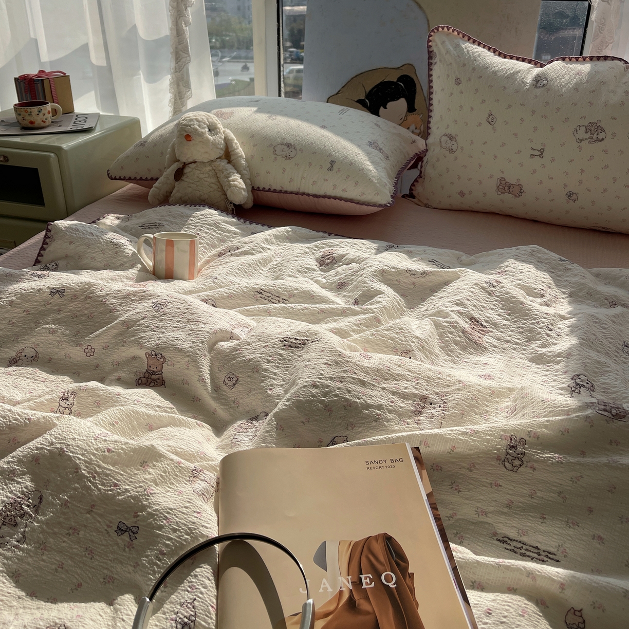 91家纺网 家纺一手货源 找家纺 贝扬思家纺 2026新款泡芙纱贝壳边夏被套件-欧包系列（今天也只做被快乐包裹的小朋友） 欧包-悦悦小兔