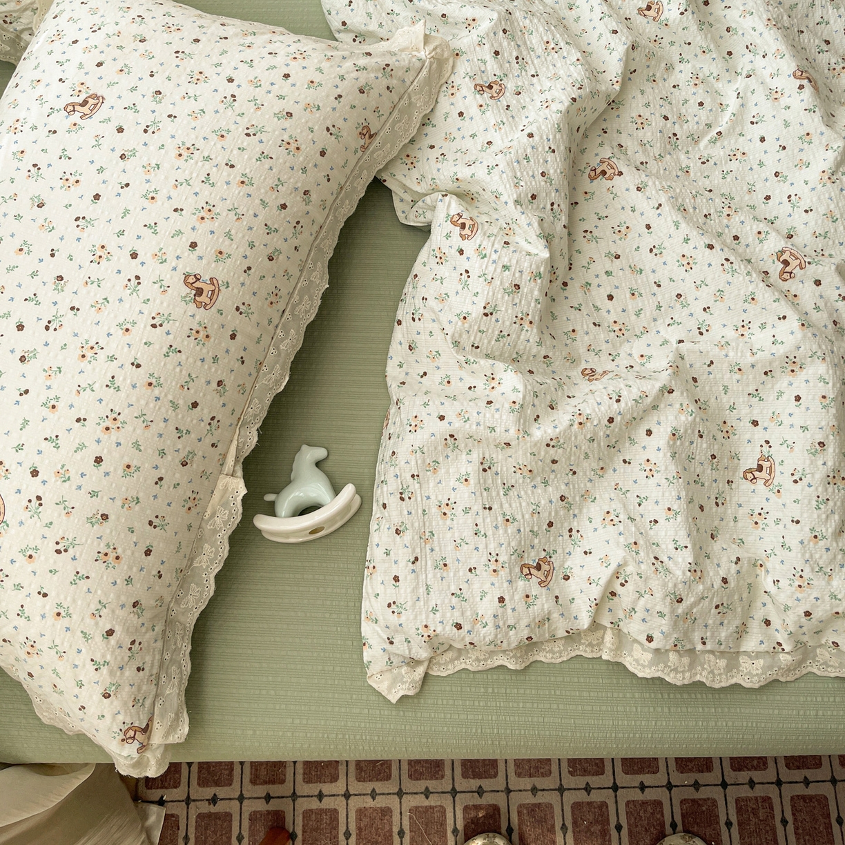 91家纺网 家纺一手货源 找家纺 优承佳生活馆 2026新款超柔高克重泡芙纱蝴蝶结全棉花边夏被套件单夏被 浅陌