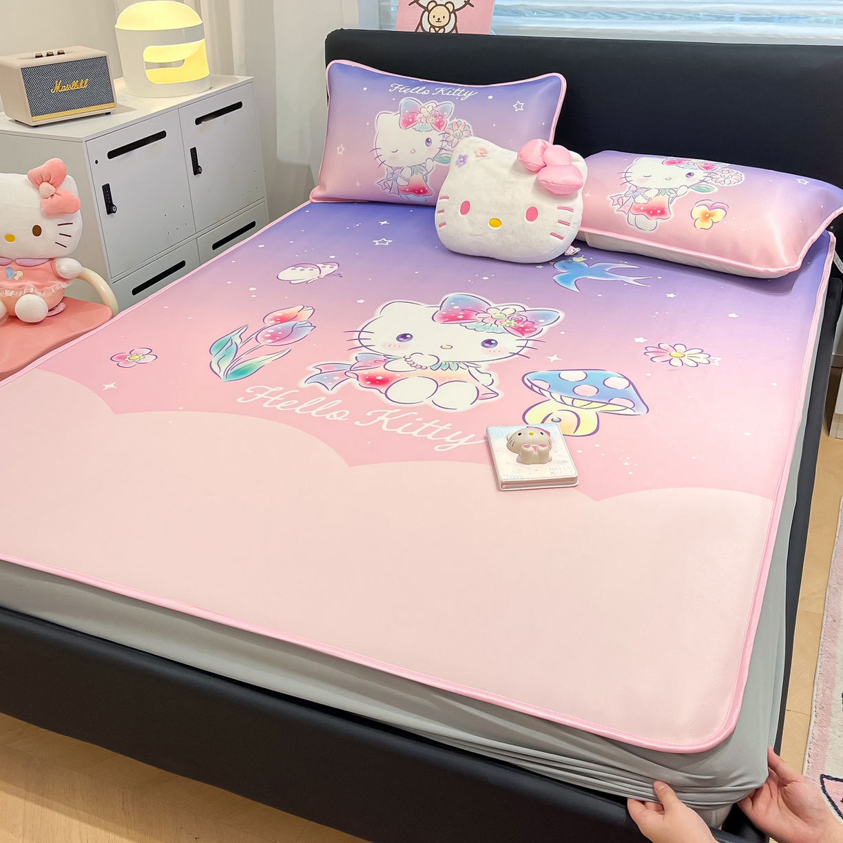 91家纺网 家纺一手货源 找家纺 暮思家居 2026新款正版授权A类大版数码印花三丽鸥1200D冰丝凉席可组合仿锦氨夏被 床笠款-梦幻KT