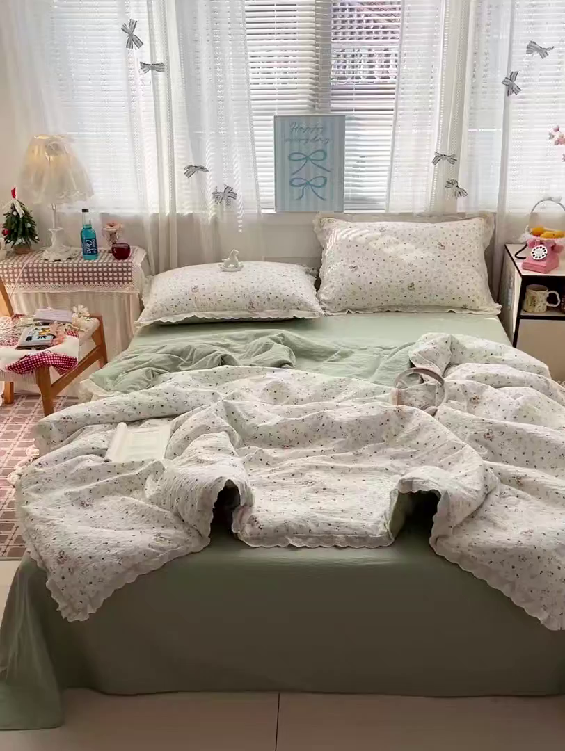 91家纺网 家纺一手货源 找家纺 优承佳生活馆 2026新款超柔高克重泡芙纱蝴蝶结全棉花边夏被套件单夏被 浅陌