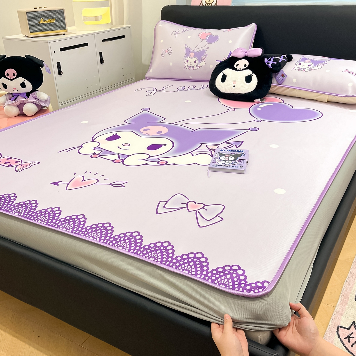 91家纺网 家纺一手货源 找家纺 暮思家居 2026新款正版授权A类大版数码印花三丽鸥1200D冰丝凉席可组合仿锦氨夏被 床笠款-梦想库洛米