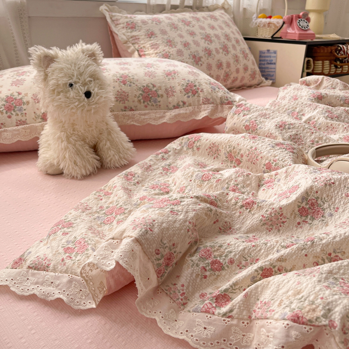 91家纺网 家纺一手货源 找家纺 优承佳生活馆 2026新款超柔高克重泡芙纱蝴蝶结全棉花边夏被套件单夏被 蔷薇絮