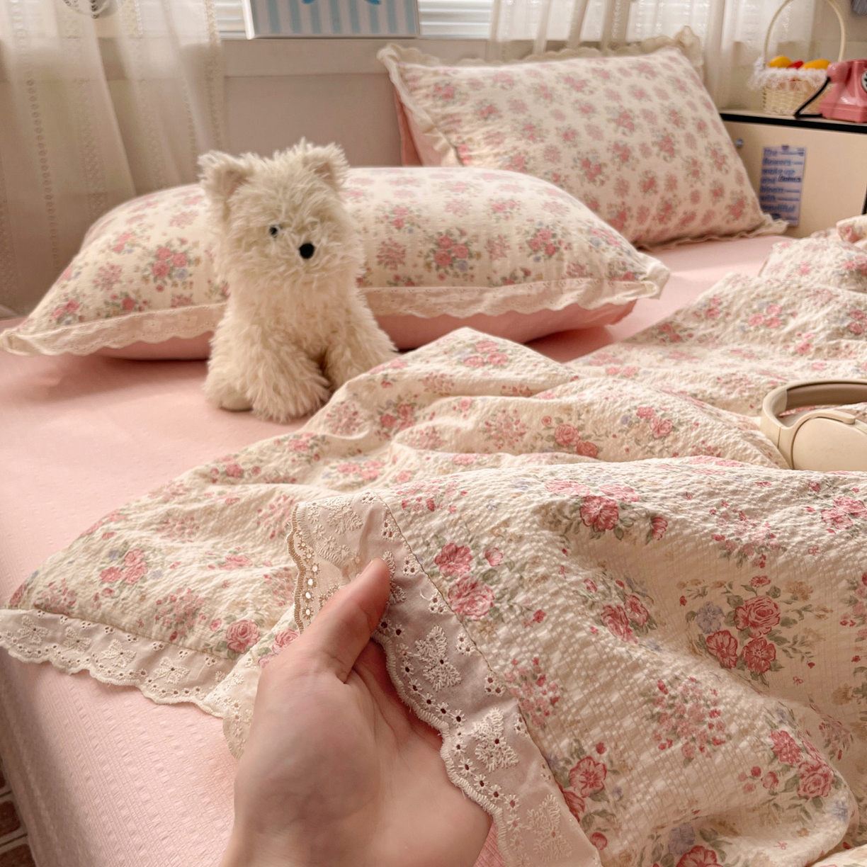 91家纺网 家纺一手货源 找家纺 优承佳生活馆 2026新款超柔高克重泡芙纱蝴蝶结全棉花边夏被套件单夏被 蔷薇絮