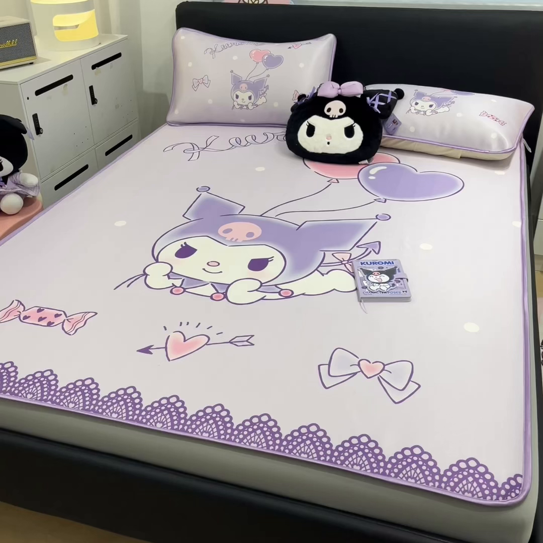 91家纺网 家纺一手货源 找家纺 暮思家居 2026新款正版授权A类大版数码印花三丽鸥1200D冰丝凉席可组合仿锦氨夏被 床笠款-梦想库洛米