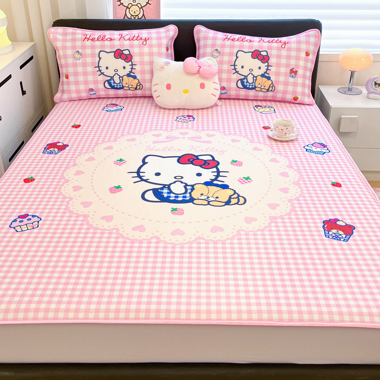 91家纺网 家纺一手货源 找家纺 暮思家居 2026新款正版授权A类大版数码印花三丽鸥1200D冰丝凉席可组合仿锦氨夏被 床笠款-奶油KT